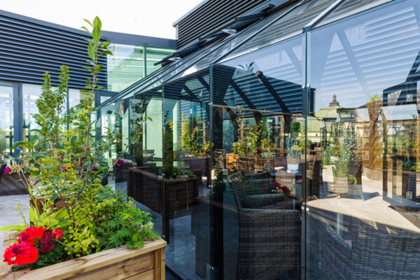 Restaurant in greenhouse